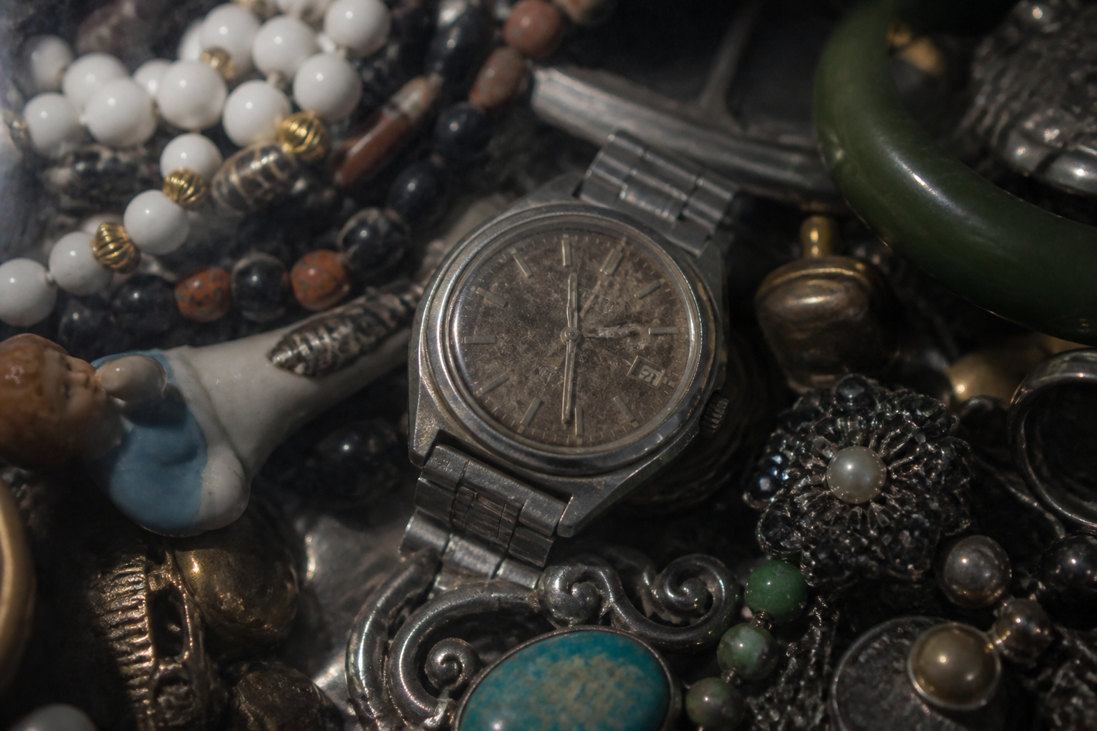 The Fifteen-Dollar Flea Market Watch That Deserved a Full Service